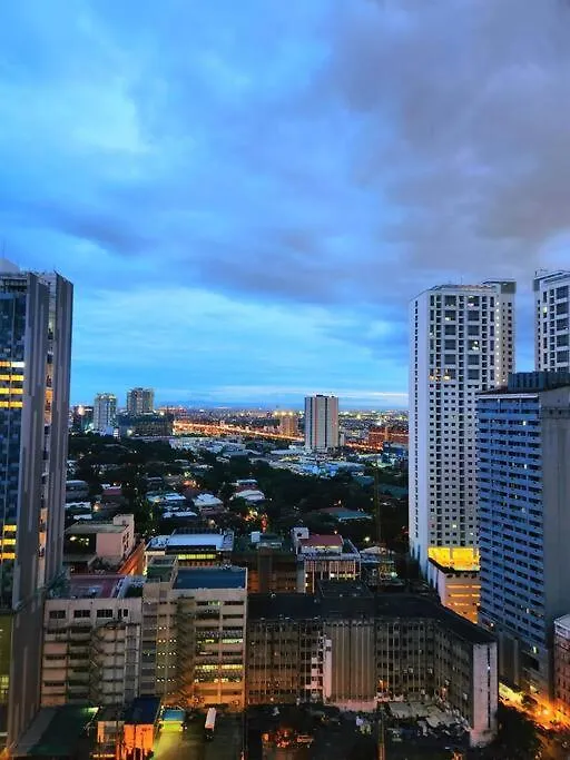 Apartment Kl Tower Cosy Studio With Balcony Sauna Gym Pool Near Greenbelt Manila