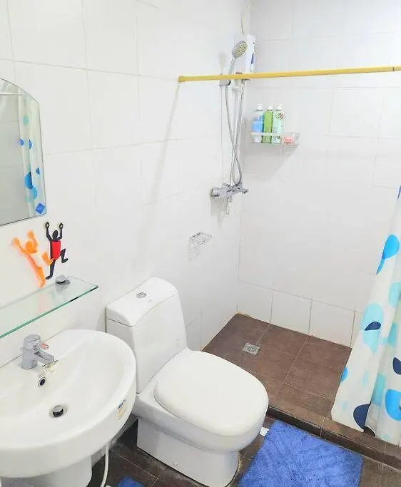 Kl Tower Cosy Studio With Balcony Sauna Gym Pool Near Greenbelt Manila Philippines